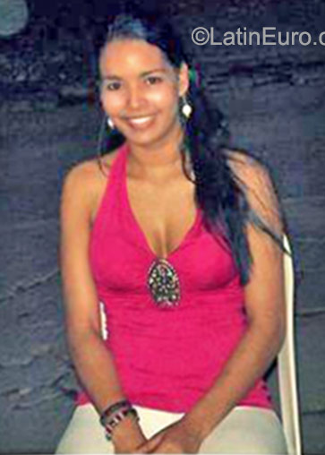 Date this pretty Colombia girl Rosa from Barranquilla CO17815