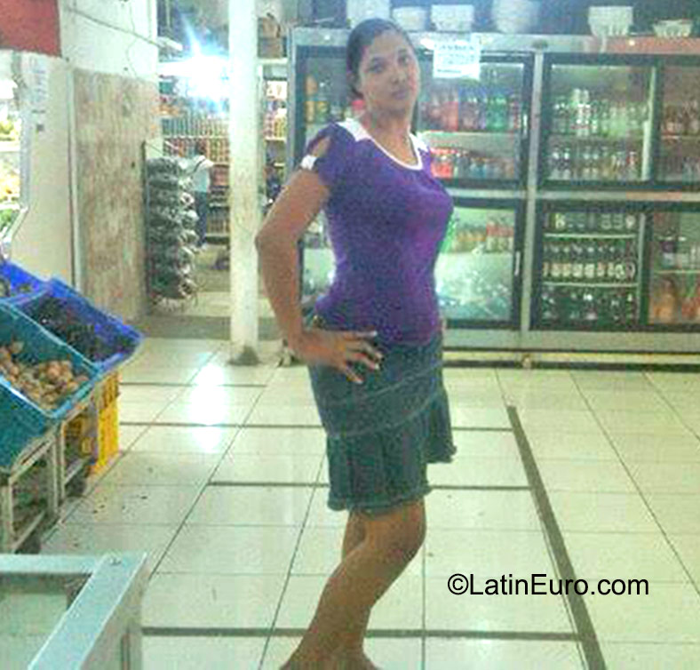 Date this voluptuous Dominican Republic girl Marely from San Pedro de Macoris DO22923