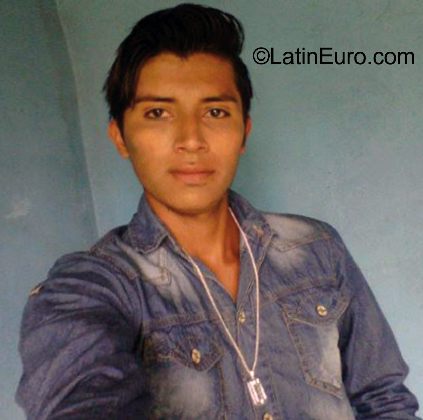 Date this sensual Colombia man Kelwen from Bogota CO17918