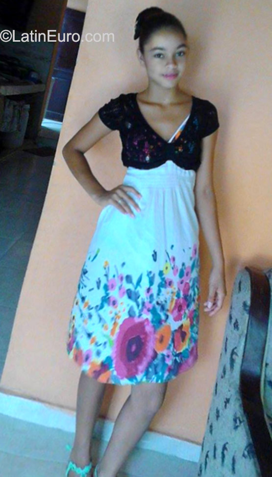 Date this tall Dominican Republic girl Albaares from Santo Domingo DO23192