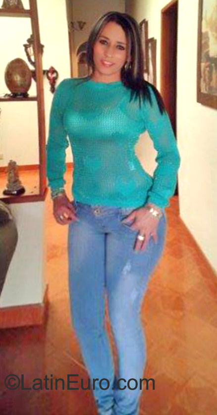 Date this hard body Colombia girl Luz from Medellin CO17984