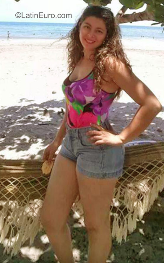 Date this attractive Honduras girl Marisol from San Pedro Sula HN2061