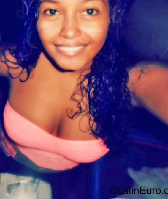 Date this attractive Colombia girl Fernanda from Bogota CO17995