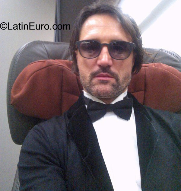 Date this good-looking Italy man Roberto from Milan IT258