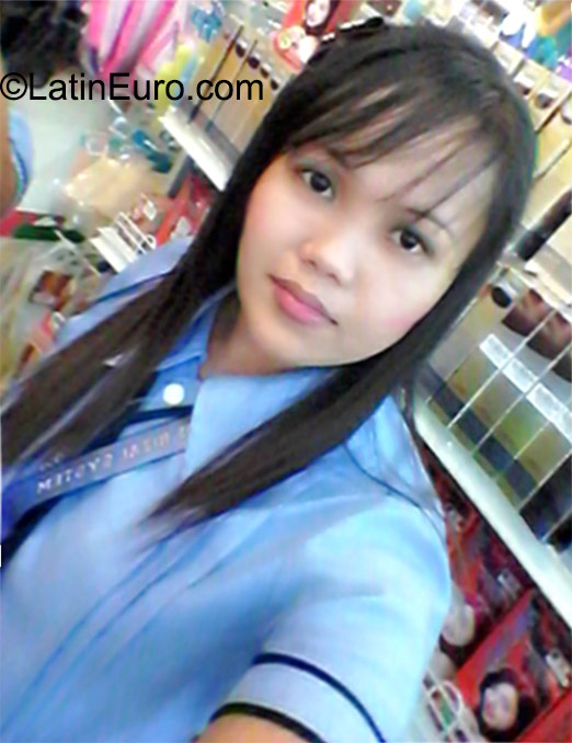 Date this funny Philippines girl Ailyn from Manila PH819
