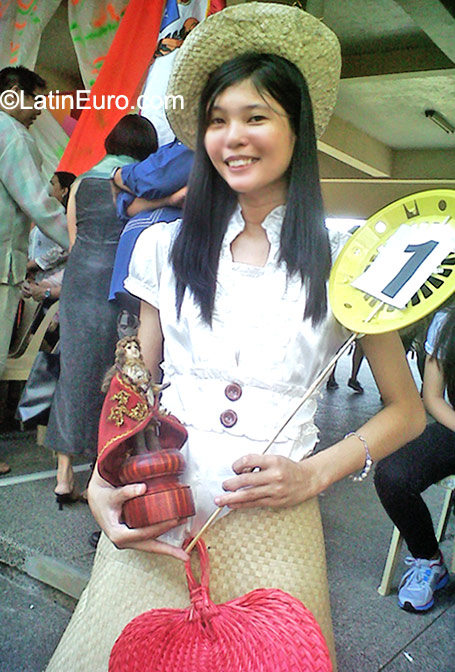 Date this happy Philippines girl Nicole from Manila PH820
