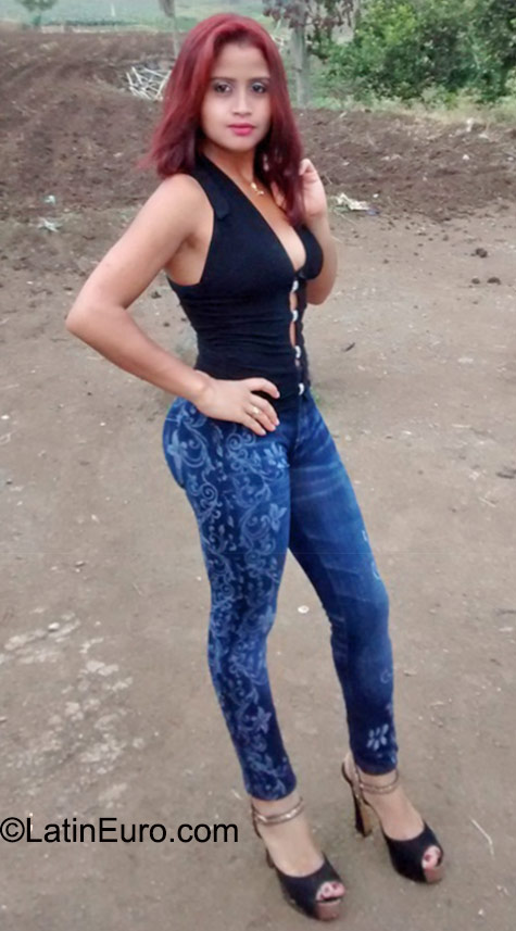 Date this voluptuous Dominican Republic girl Mercedes Kary from la vega DO23386