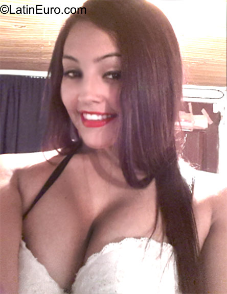 Date this delightful Colombia girl Camila from Manizales CO18130