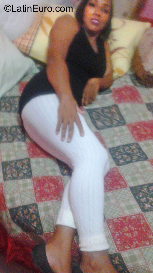 Date this charming Dominican Republic girl Magy from Santo Domingo DO23622