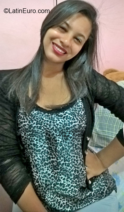 Date this georgeous Brazil girl Nathalia from Recife BR9488