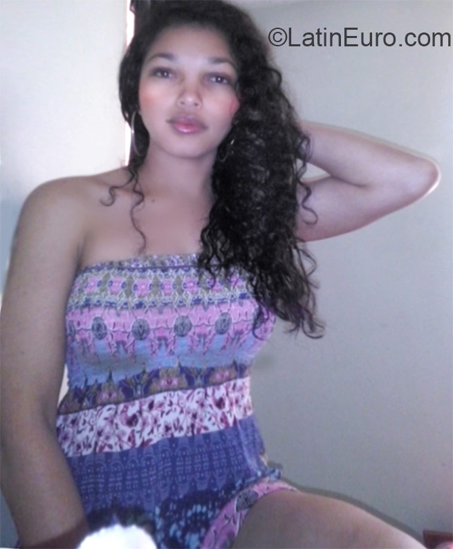 Date this athletic Colombia girl Lolia from Bogota CO18258