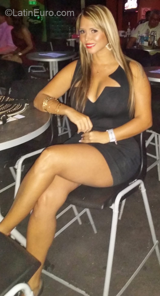 Date this hot Colombia girl Tatiana from Cali CO18309