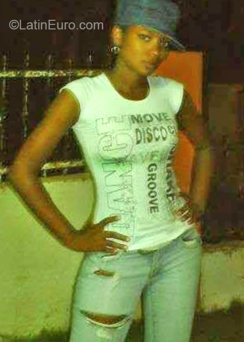 Date this cute Dominican Republic girl Carimia from Santiago DO24031