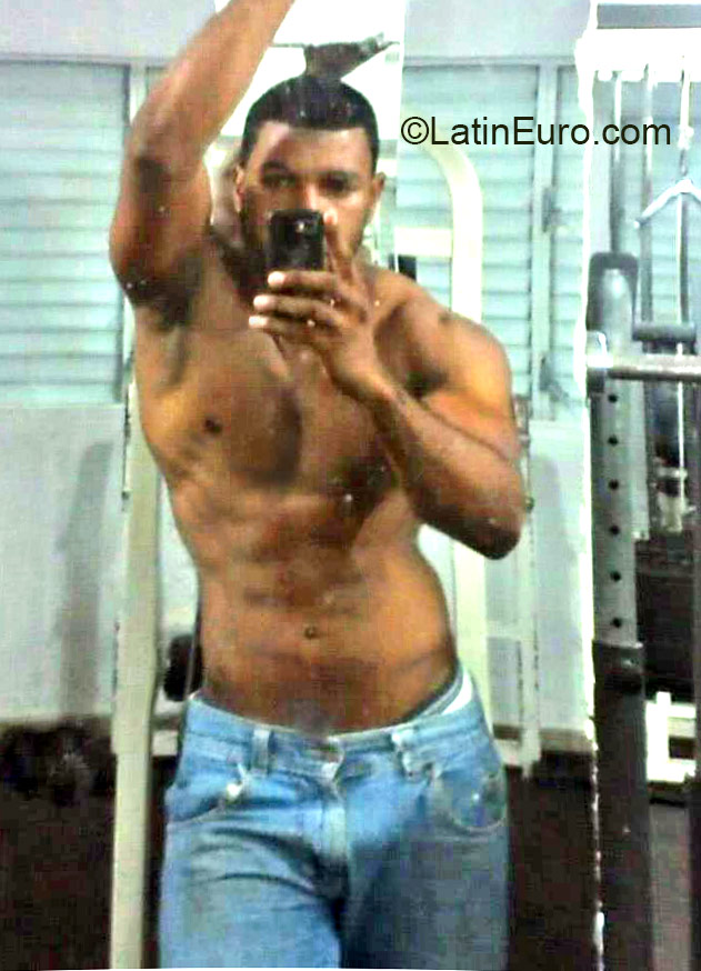 Date this hard body Dominican Republic man Scott from Santo Domingo DO24070