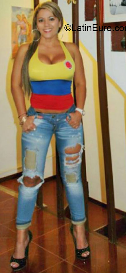 Date this young Colombia girl Natalia from Medellin CO18447