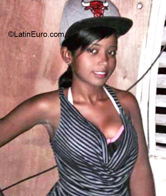 Date this exotic Dominican Republic girl Marelin from Santo Domingo DO24494