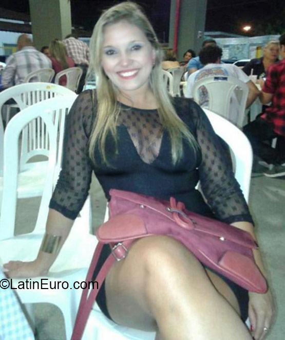 Date this beautiful Brazil girl Thalita from Aracaju BR9545