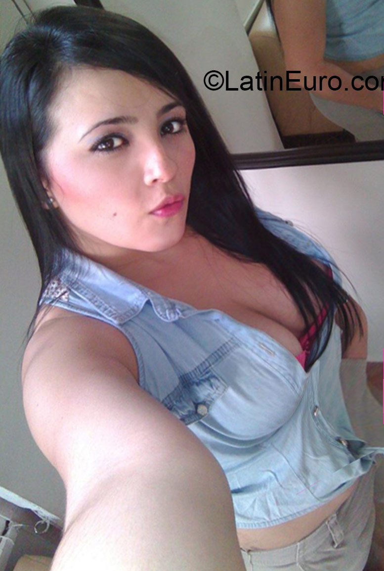 Date this charming Colombia girl Marcela from Pereira CO18514