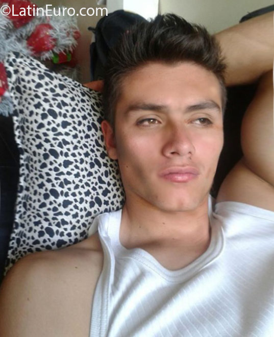 Date this georgeous Colombia man Jonathan from Bogota CO18623