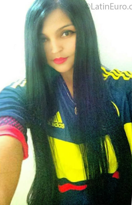 Date this good-looking Colombia girl Agata from Medellin CO18629