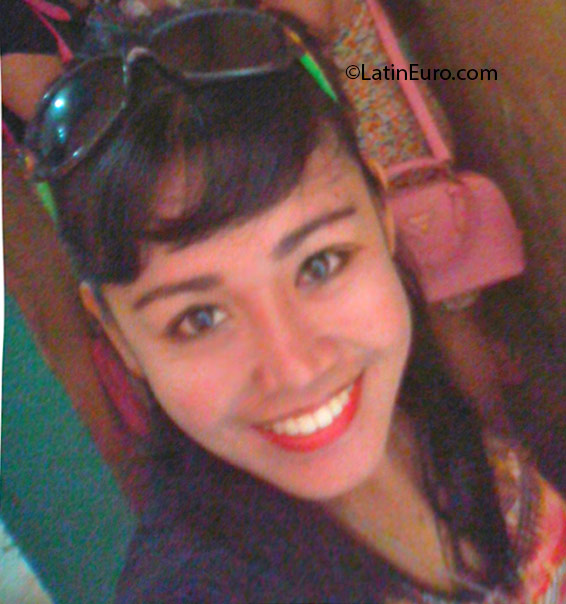 Date this foxy Philippines girl Rosemarie from Quezon City PH884
