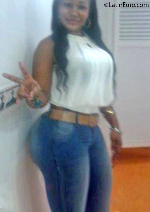 Date this attractive Colombia girl Maritza from Buenaventura CO18750