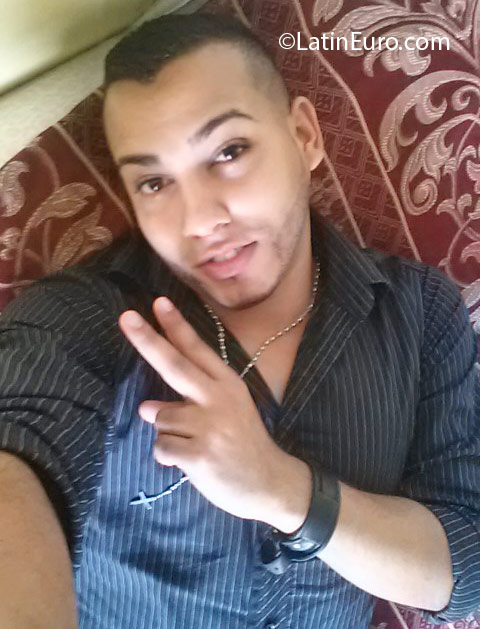 Date this georgeous Dominican Republic man Victor from Santiago DO25287