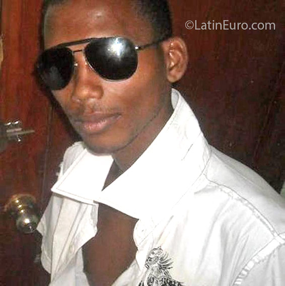 Date this sultry Dominican Republic man Edison from Santo Domingo DO25312