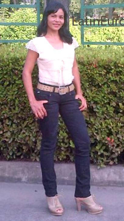 Date this good-looking Honduras girl Cristina from Tegucigalpa HN2094
