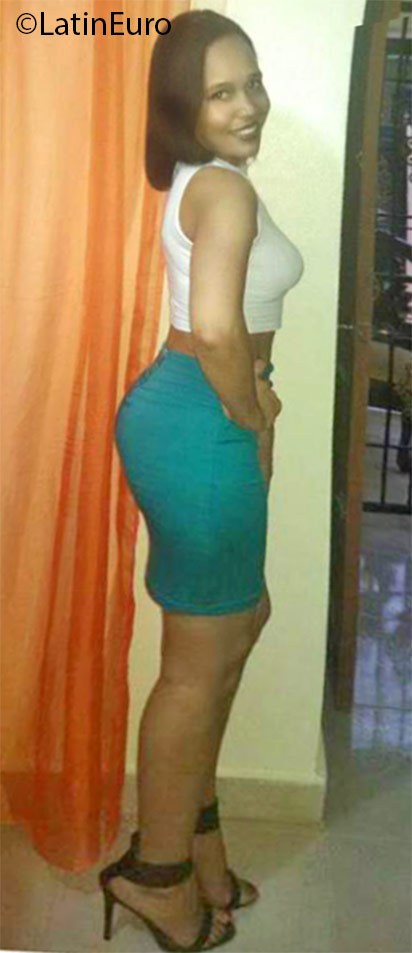 Date this hard body Dominican Republic girl Carmen Cruz from Santo Domingo DO25366