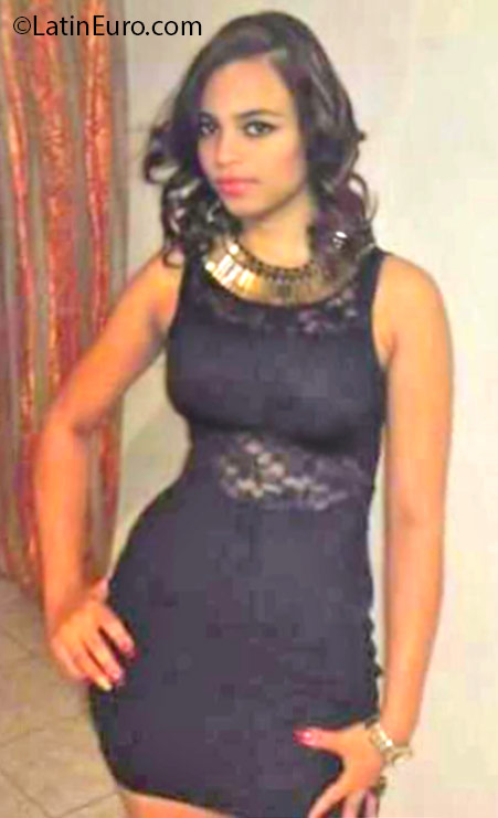 Date this pretty Dominican Republic girl Nachel from La Vega DO25446