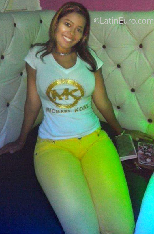 Date this gorgeous Dominican Republic girl Indhira24 from Santo Domingo DO25469