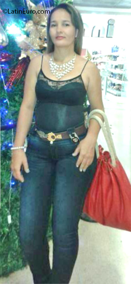 Date this good-looking Colombia girl Ganeth from Valledupar CO18848