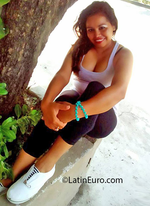 Date this good-looking Honduras girl Dairla from San Pedro Sula HN2173