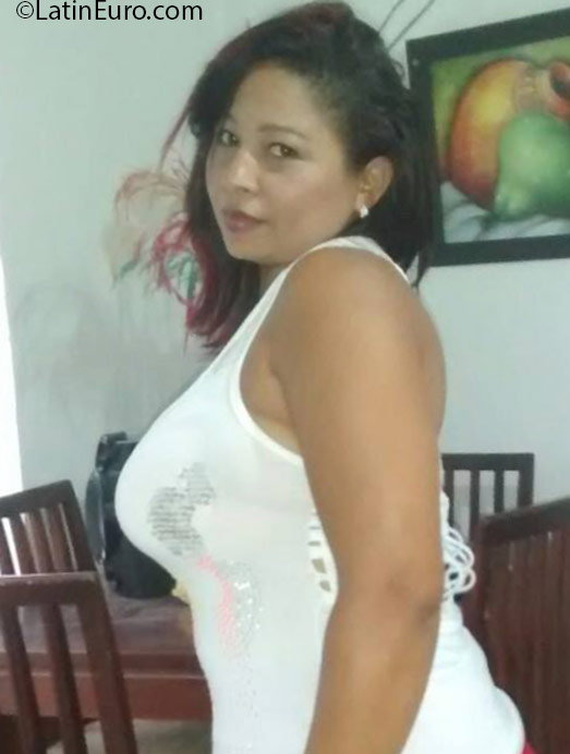 Date this hard body Colombia girl Yanelis from Cartagena CO18963