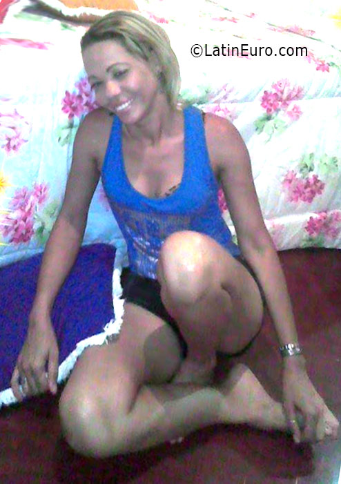 Date this exotic Brazil girl Valquiria from Salvador BR9673