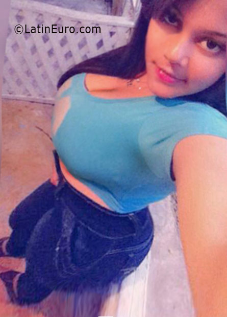 Date this pretty Dominican Republic girl Yokeira from Santiago DO25890
