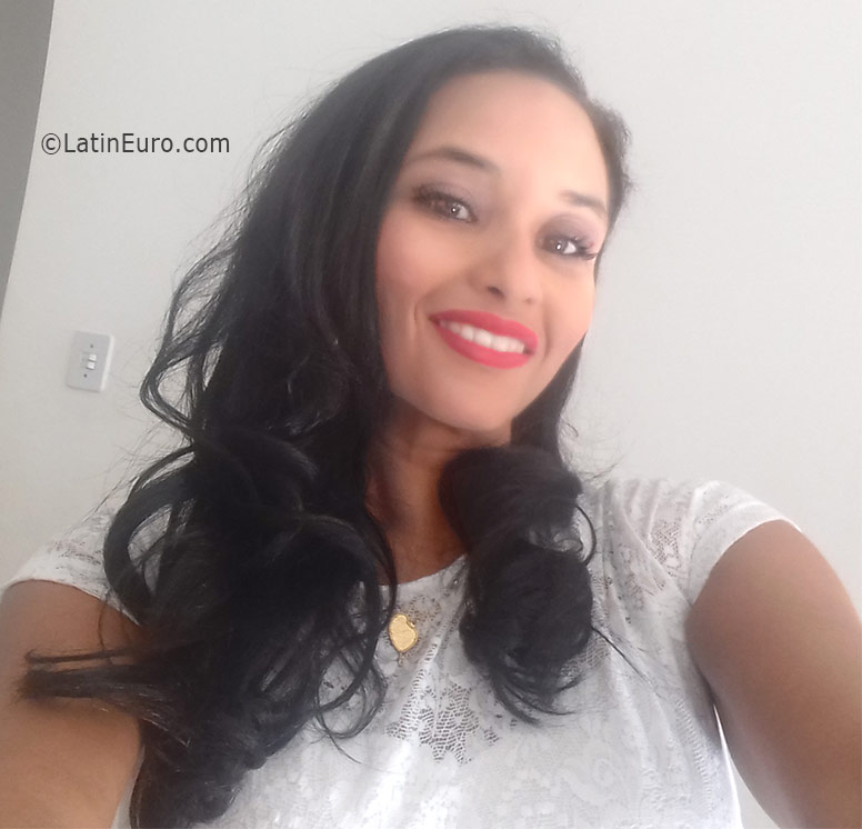 Date this foxy Brazil girl Ludmila from Salvador BR9696