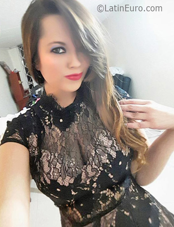 Date this georgeous Colombia girl Sarylin from Bogota CO19147