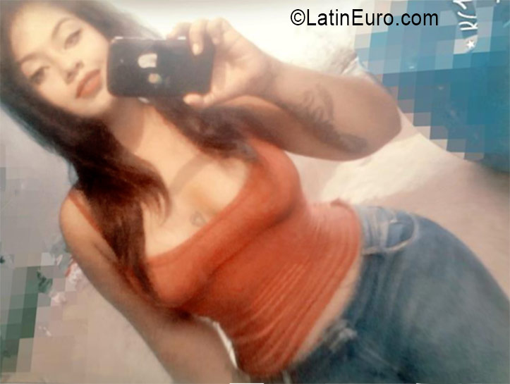 Date this young Colombia girl Vanessa from Medellin CO19464