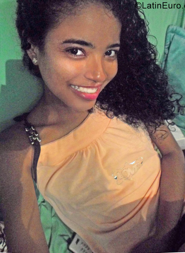 Date this good-looking Brazil girl Denise from Salvador BR9788
