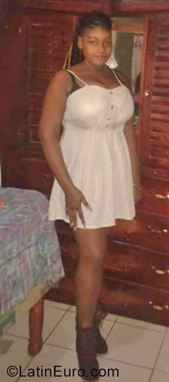 Date this voluptuous Jamaica girl Sexy from Montego Bay JM2366