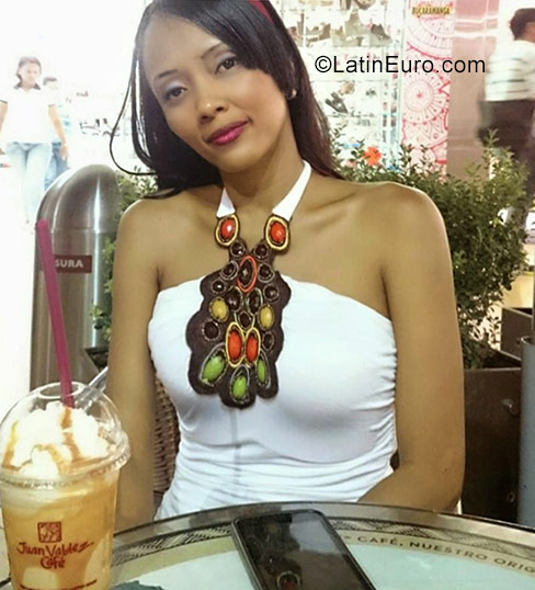 Date this good-looking Colombia girl Ester from Cartagena CO19806