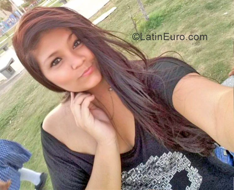 Date this attractive Colombia girl Julieth from Barrancabermeja CO19946