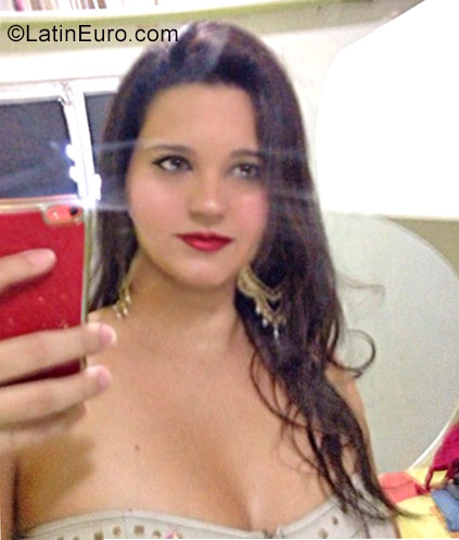 Date this happy Brazil girl Carolina from Salvador BR9873