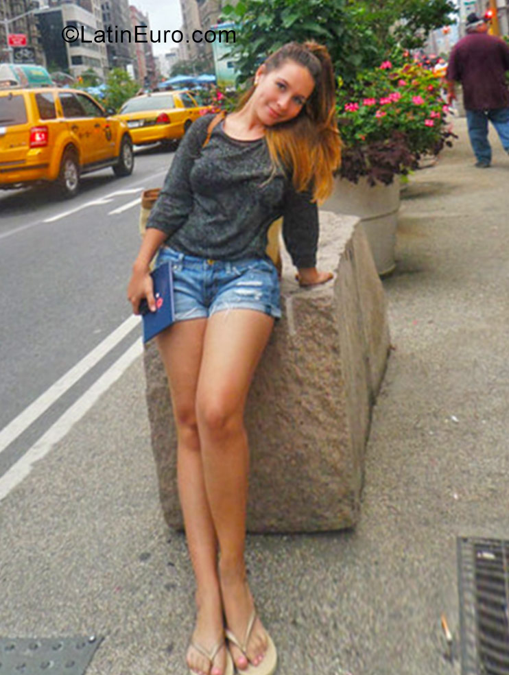 Date this beautiful Colombia girl Kelly Valencia from Bogota CO20348