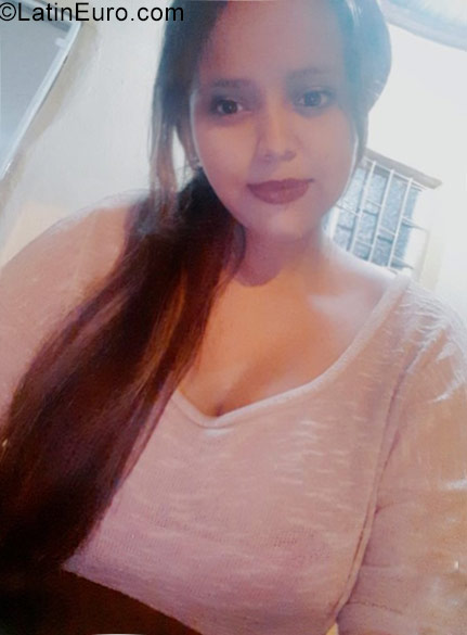 Date this good-looking Colombia girl Yulie from Bucaramanga CO21134