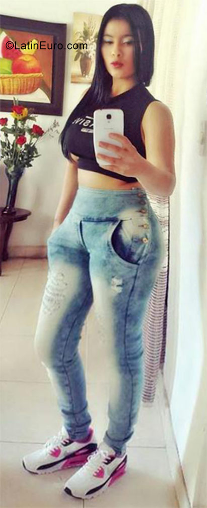 Date this charming Colombia girl Juliana from Bogota CO21592