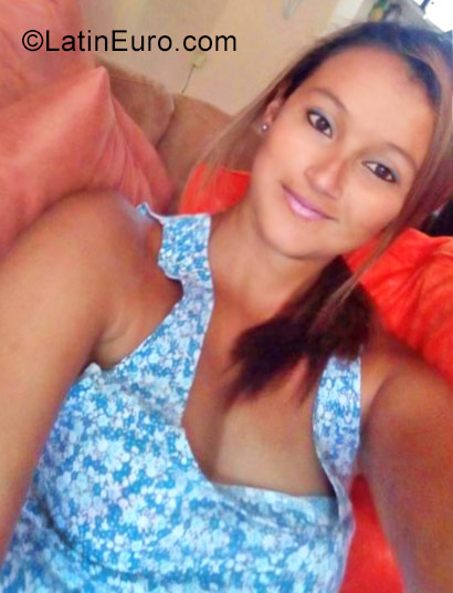 Date this nice looking Colombia girl Katerine from Pereira CO21844