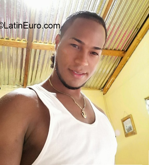 Date this foxy Dominican Republic man Victor from Santo Domingo DO38059